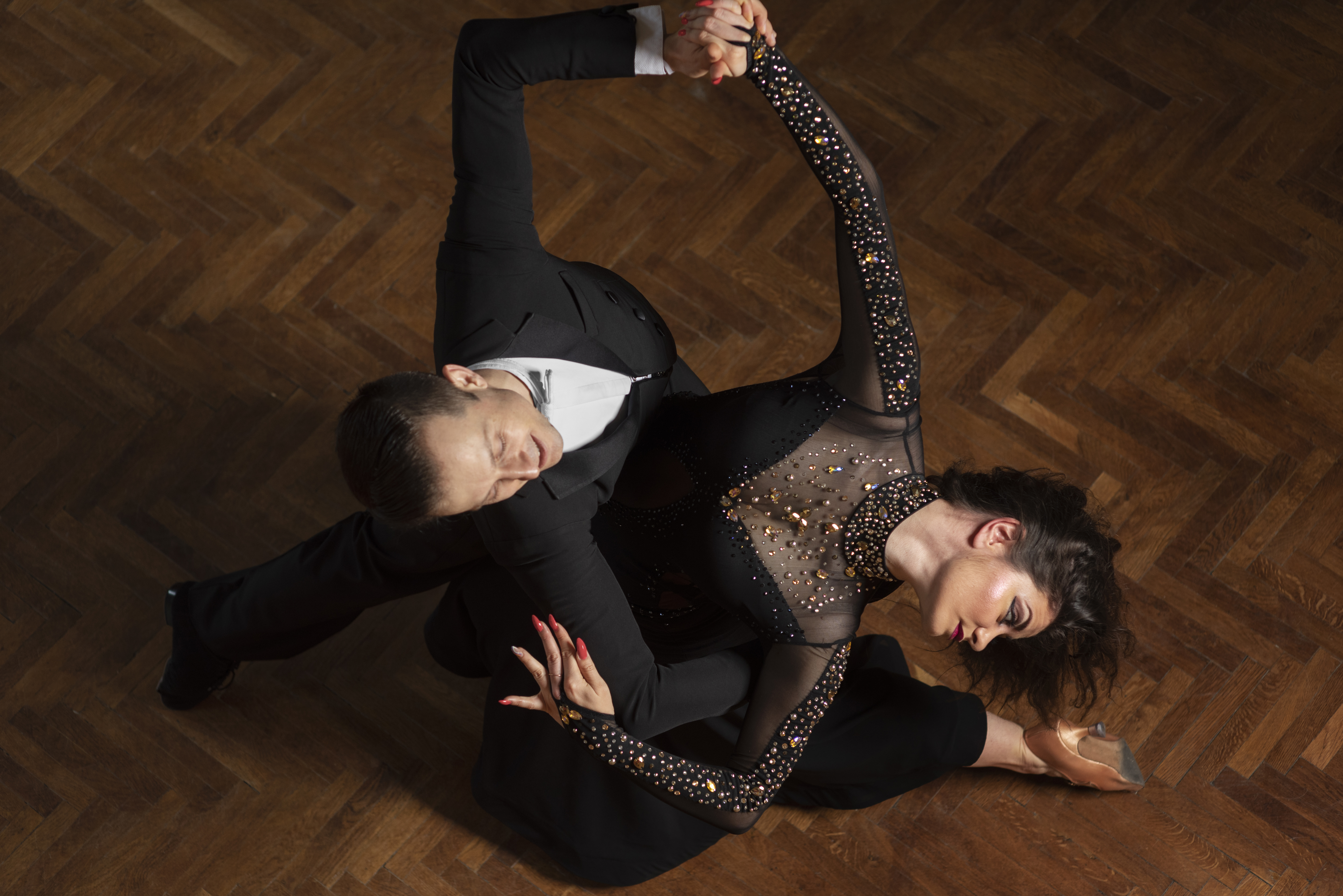birds eye view of couple in dramatic picture line pose